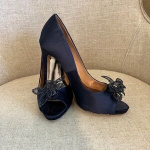 Badgley Mischka Satin Crystal & Mesh Accent 8.5 pumps. Navy blue. 4.5in heel.